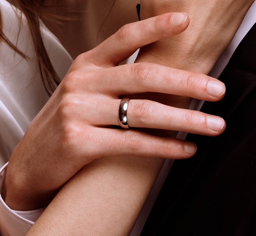 Инструкция для невест: каким должно быть мужское обручальное кольцо — Советы Дворца