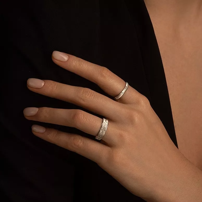 Не как у всех: необычные обручальные кольца для смелых пар — Обзор Дворца
