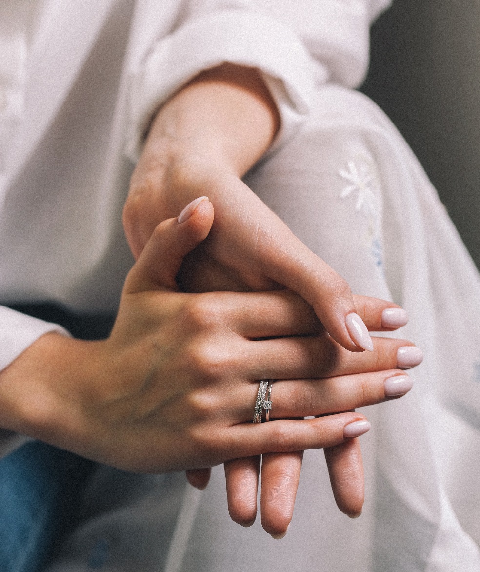 Помолвка ‒ какое кольцо дарят, когда делают предложение девушке?