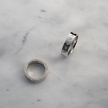 Парные обручальные кольца из белого золота с бриллиантами